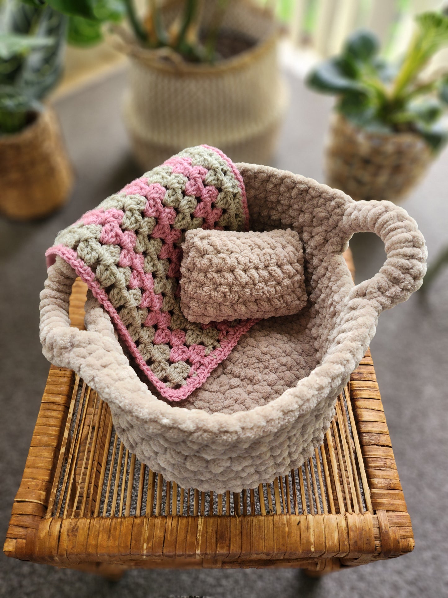 Bassinet, Blanket & Pillow Set