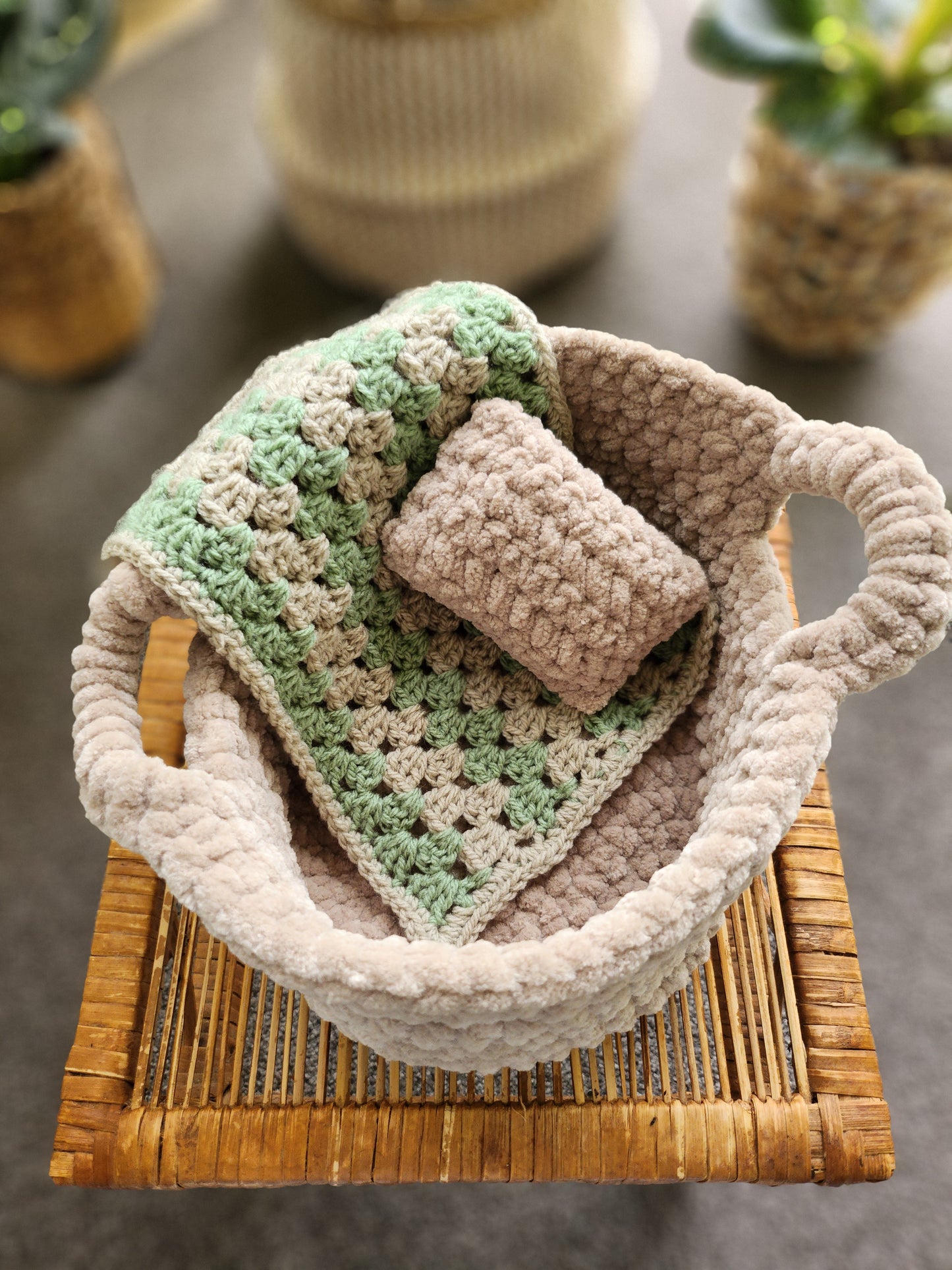 Bassinet, Blanket & Pillow Set